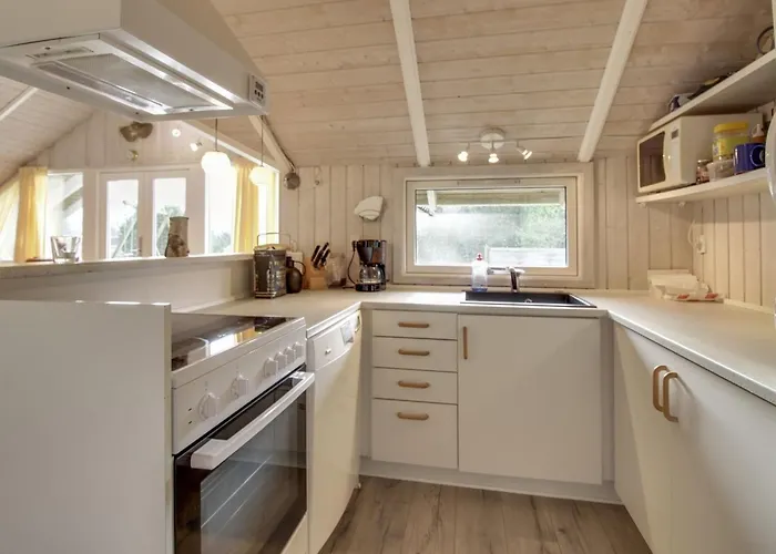 Ferienhaus Eline - 1-5km From The Sea By Interhome *